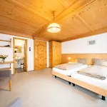 Inn Chasa Allegra *